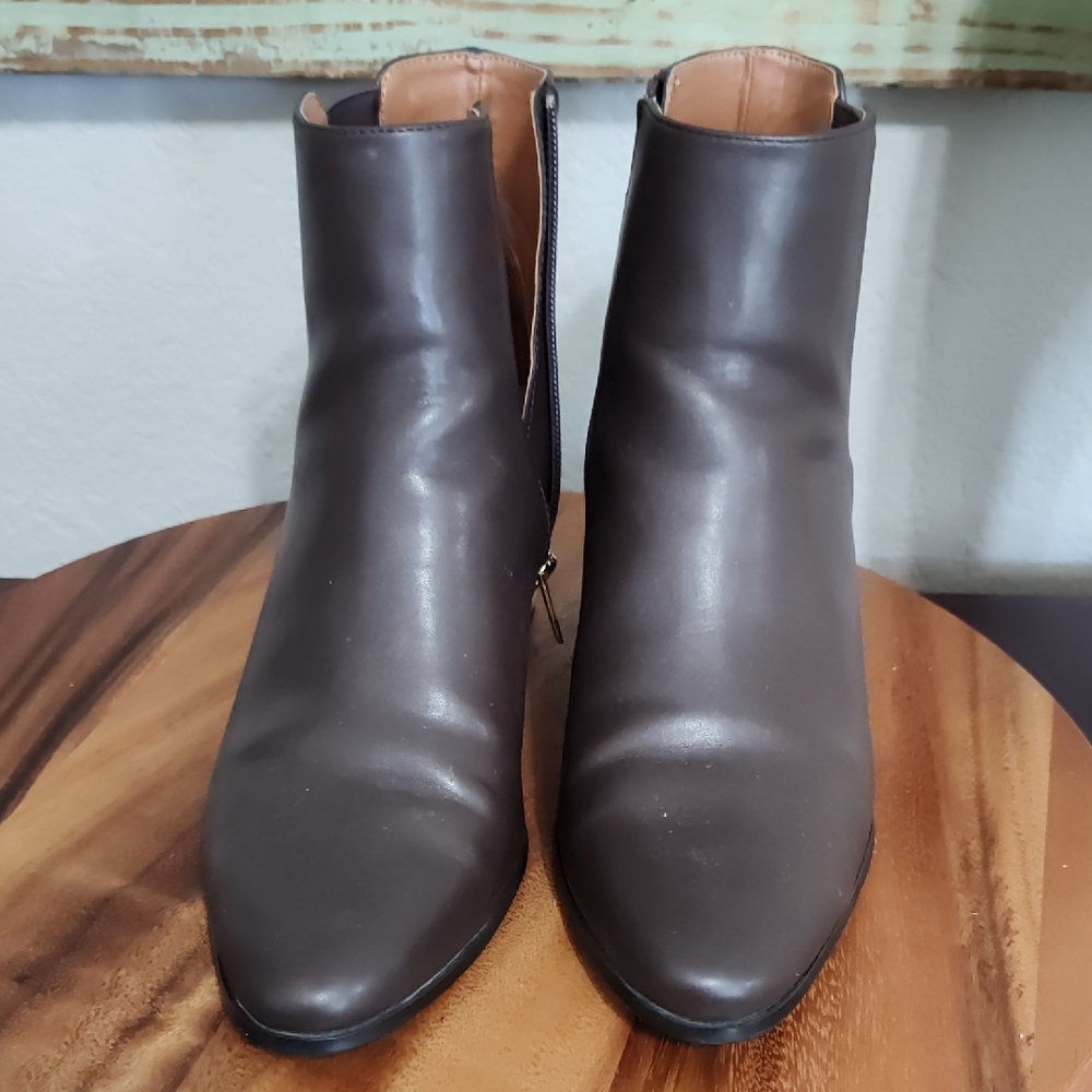 Calvin Klein Coffee Bean Brown Block Heel Chelsea Fioranna Boots Gold Size 9